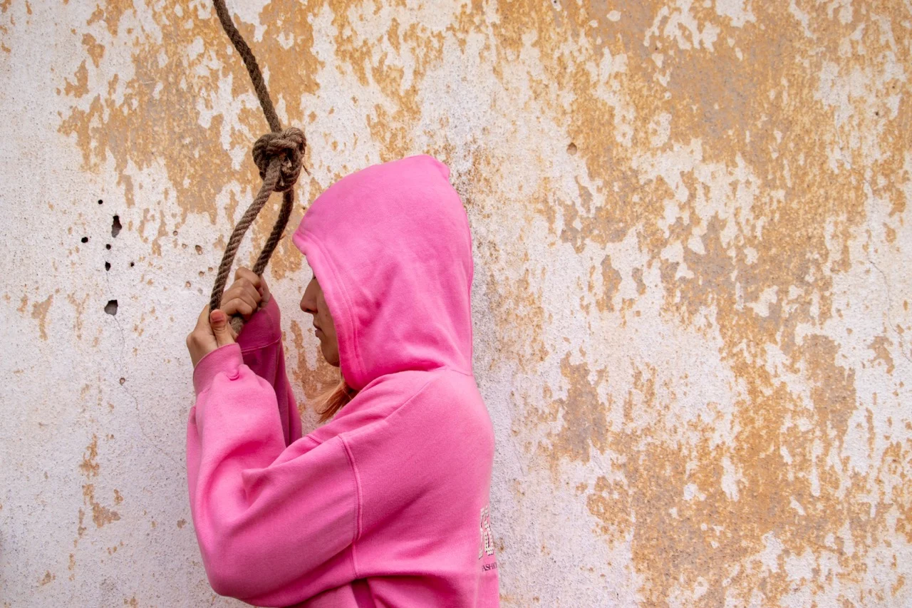 Girl Trying To Commit Suicide